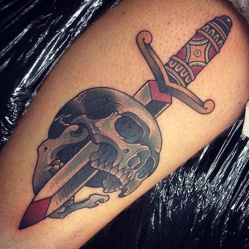 Skull-and-dagger-tattoo